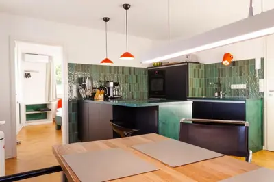 Küche/Küchenzeile in der Unterkunft Klimatisierte Wohnung mit großer Terrasse