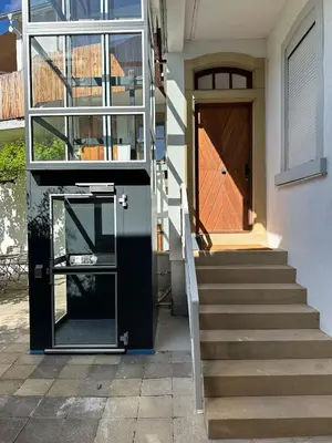 Eine Fassade oder ein Eingang zu Klimatisierte Wohnung mit großer Terrasse