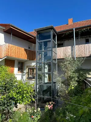 Ein Garten an der Unterkunft Gemütliche Wohnung mit Balkon
