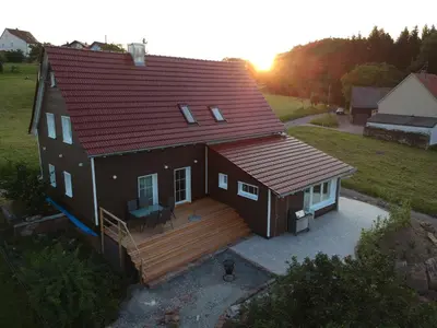 Das Gebäude in dem sich das Ferienhaus befindet