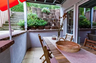 Ein Garten an der Unterkunft Ruhiges Apartment Ettlingen-Spessart