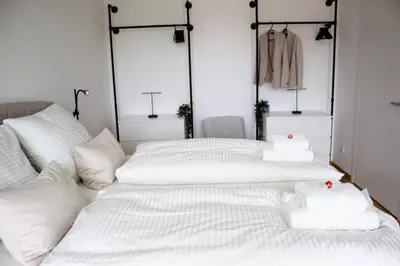 Ein Bett oder Betten in einem Zimmer der Unterkunft Luxuriöses Neubau-Apartment mit e-Lade Parkplatz