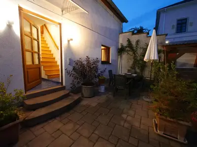 Das Gebäude in dem sich das Ferienhaus befindet