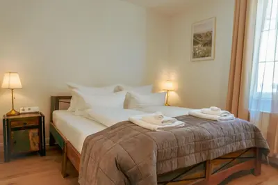 Ein Bett oder Betten in einem Zimmer der Unterkunft Landhotel Engel & Kreuz