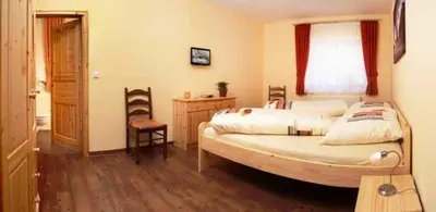 Ein Bett oder Betten in einem Zimmer der Unterkunft Gästehäuser Am Nibelungensteig