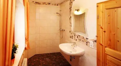 Ein Badezimmer in der Unterkunft Gästehäuser Am Nibelungensteig