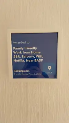 Ein Zertifikat, Auszeichnung, Logo oder anderes Dokument, das in der Unterkunft Bright 2BR Family-friendly Home -BASF - Free Parking - Super Fast WIFI ausgestellt ist