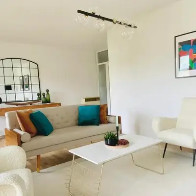 Bright 2BR Family-friendly Home -BASF - Free Parking - Super Fast WIFI