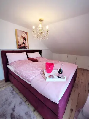 Ein Bett oder Betten in einem Zimmer der Unterkunft Stengels Sekt Appartements