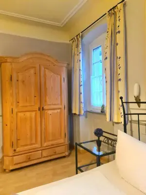 Ein Bett oder Betten in einem Zimmer der Unterkunft Gästehaus Zum Weinbauer