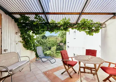 Ein Balkon oder eine Terrasse in der Unterkunft Ferienhaus CASA PI mit Gemeinschaftgarten
