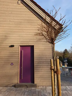 Das Gebäude in dem sich das Ferienhaus befindet