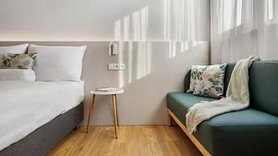 Ein Bett oder Betten in einem Zimmer der Unterkunft Hey Lou Hotel Karlsruhe Messe
