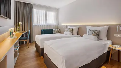 Ein Bett oder Betten in einem Zimmer der Unterkunft Hey Lou Hotel Karlsruhe Messe