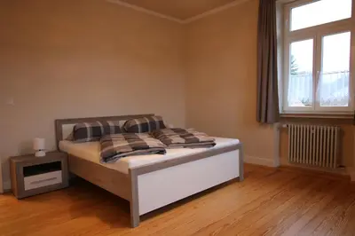 Ein Bett oder Betten in einem Zimmer der Unterkunft Ferienwohnung Altes Pfarrhaus Bargen