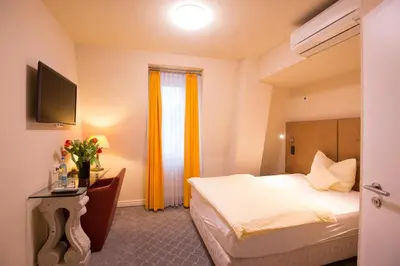 Ein Bett oder Betten in einem Zimmer der Unterkunft Hotel Heidelberger Hof