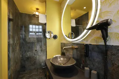 Ein Badezimmer in der Unterkunft REINHARDTs HOTEL
