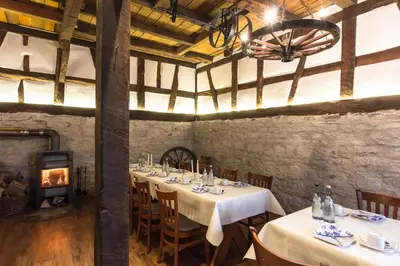 Ein Restaurant oder anderes Speiselokal in der Unterkunft Jäger's Landhaus Rössle