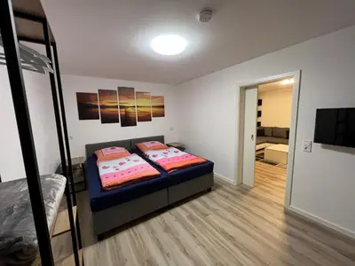 Ein Bett oder Betten in einem Zimmer der Unterkunft Ferienwohnung Raiffeisenstraße -groß-