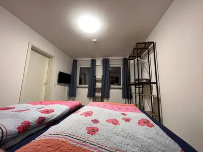 Ein Bett oder Betten in einem Zimmer der Unterkunft Ferienwohnung Raiffeisenstraße -groß-