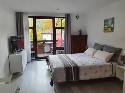 Ein Bett oder Betten in einem Zimmer der Unterkunft Gemütliche Ferienwohnung am Kurpark in Bad Herrenalb