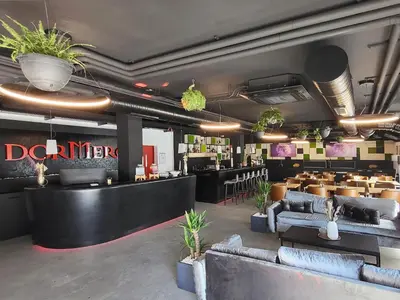 Ein Sitzbereich in der Unterkunft DORMERO Hotel Aschaffenburg