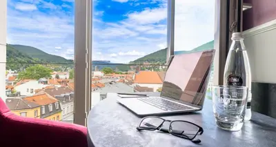 Ein allgemeiner Bergblick oder ein Berglick von des Hotels aus