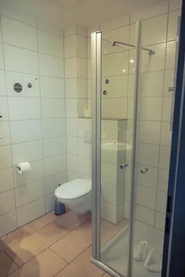 Ein Badezimmer in der Unterkunft Hotel Cafe Kern