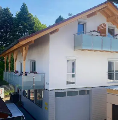 Das Gebäude in dem sich die Ferienwohnung befindet