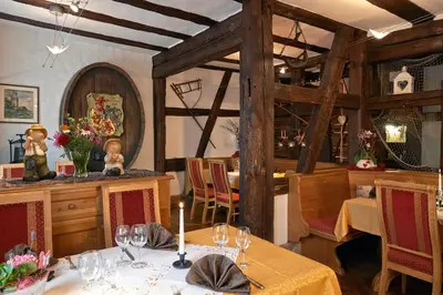 Ein Restaurant oder anderes Speiselokal in der Unterkunft Hotel & Restaurant Zum Karpfen