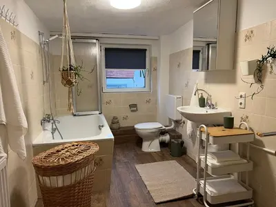 Ein Badezimmer in der Unterkunft MODERNES HAUS FÜR 7 GÄSTE 90m2 TV NETFLIX WLAN