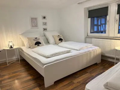 Ein Bett oder Betten in einem Zimmer der Unterkunft MODERNES HAUS FÜR 7 GÄSTE 90m2 TV NETFLIX WLAN