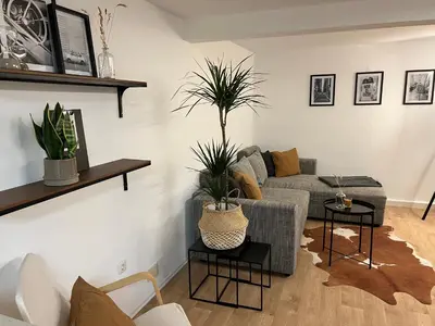 Ein Sitzbereich in der Unterkunft MODERNES HAUS FÜR 7 GÄSTE 90m2 TV NETFLIX WLAN