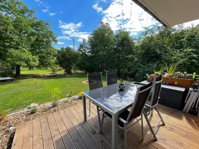 Ein Garten an der Unterkunft Schöne Ferienwohnung mitten im Pfälzerwaldgebiet