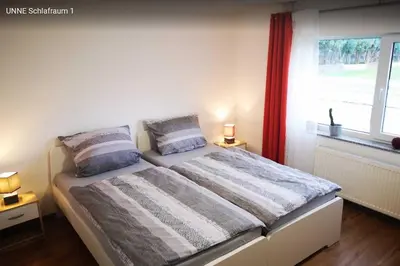 Ein Bett oder Betten in einem Zimmer der Unterkunft Birkenblick Ferienwohnung Unne