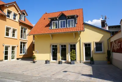 Das Gebäude in dem sich die Pension befindet