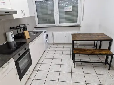 Küche/Küchenzeile in der Unterkunft Monteurwohnung Mühlacker - L8 Street