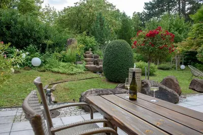Ein Garten an der Unterkunft Gästehaus am Fürstweg