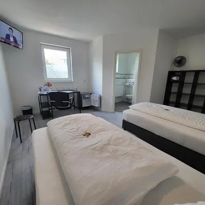 Ein Bett oder Betten in einem Zimmer der Unterkunft Zimmerwelt-Ilsfeld