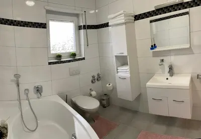 Ein Badezimmer in der Unterkunft Prime Host Lovely Apartment