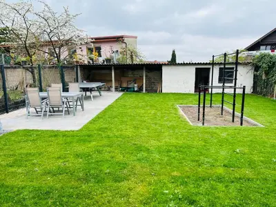 Ein Garten an der Unterkunft Ferienwohnung K Heidelberg Sandhausen