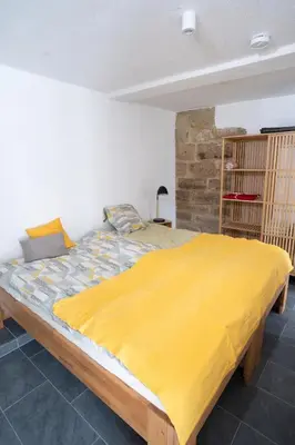 Ein Bett oder Betten in einem Zimmer der Unterkunft Gästehaus Großhöchberg