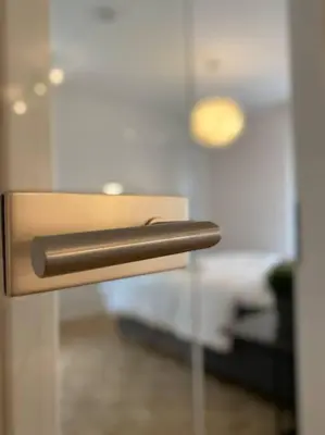 Ein Bett oder Betten in einem Zimmer der Unterkunft Acapella Suite Adagio 54qm, direkt am Weinberg, Altstadt, Netflix inklusive