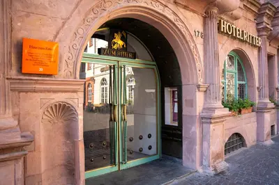 Eine Fassade oder ein Eingang zu Hotel zum Ritter St Georg - Oldest Residential Building in Heidelberg since 1592