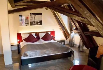 Ein Bett oder Betten in einem Zimmer der Unterkunft TRIP INN Kaiser Hotel & Restaurant Heidelberg-Schriesheim