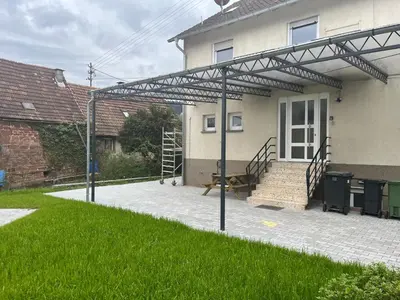 Das Gebäude in dem sich die Ferienwohnung befindet
