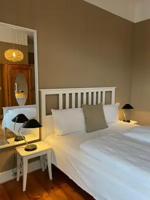 Ein Bett oder Betten in einem Zimmer der Unterkunft AUERSTEIN-Hotels auerstein & auerstein-mono