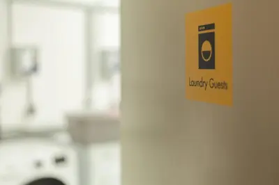 Ein Zertifikat, Auszeichnung, Logo oder anderes Dokument, das in der Unterkunft Candlewood Suites Heidelberg by IHG ausgestellt ist