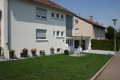 Das Gebäude in dem sich die Ferienwohnung befindet