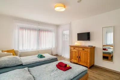 Ein Bett oder Betten in einem Zimmer der Unterkunft Ferienwohnung am Enzufer mit Balkon in Bad Wildbad im Schwarzwald